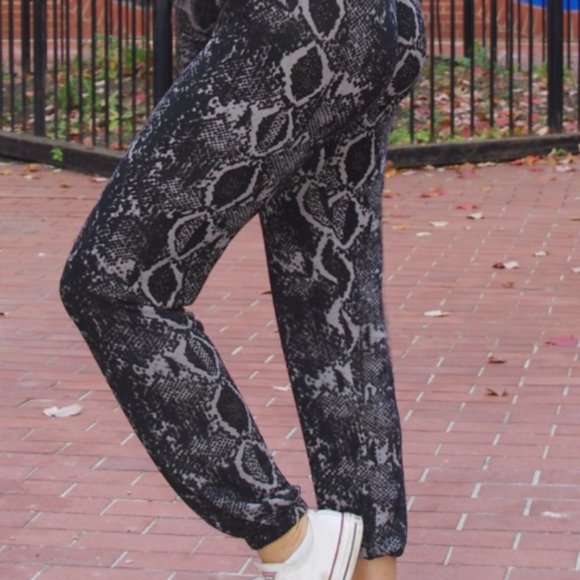 LNA Brushed Python Joggers - Picture 4 of 10